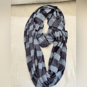 Gap metallic lightweight T-shirt, infinity scarf